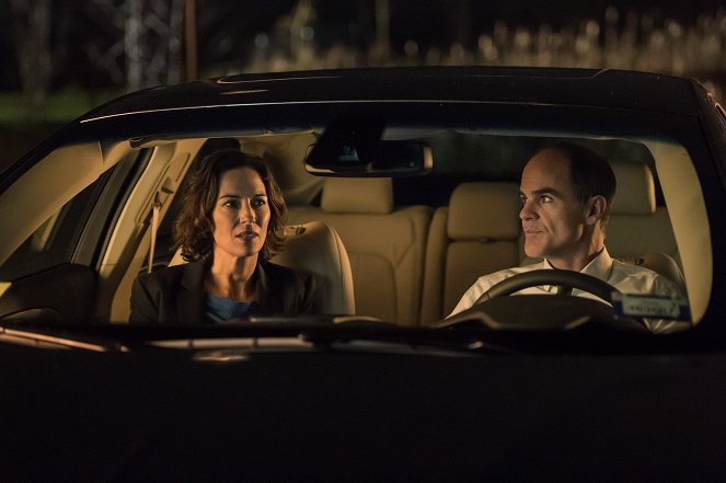 House of Cards - Season 4 - Chapter 52 - Photos - Wendy Moniz, Michael Kelly