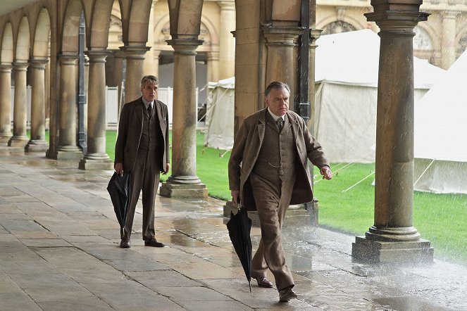The Man Who Knew Infinity - Van film - Jeremy Irons, Kevin McNally