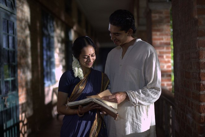 Die Poesie des Unendlichen - Filmfotos - Devika Bhise, Dev Patel