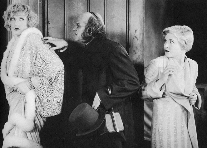Spuk im Schloss - Filmfotos - Gertrude Astor, Lucien Littlefield, Laura La Plante