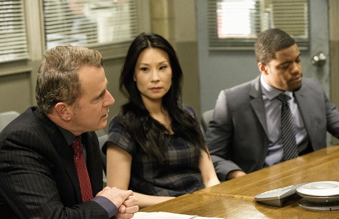 Elementary - Kodeks rycerski - Z filmu - Aidan Quinn, Lucy Liu, Jon Michael Hill