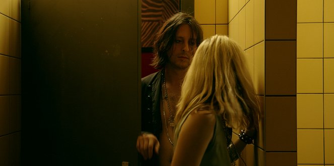 For This Is My Body - Filmfotók - Carl Barât