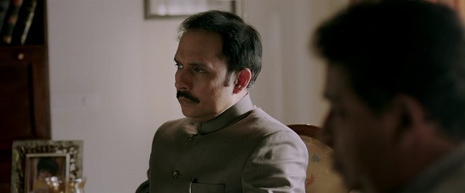 Madaari - De la película - Tushar Dalvi