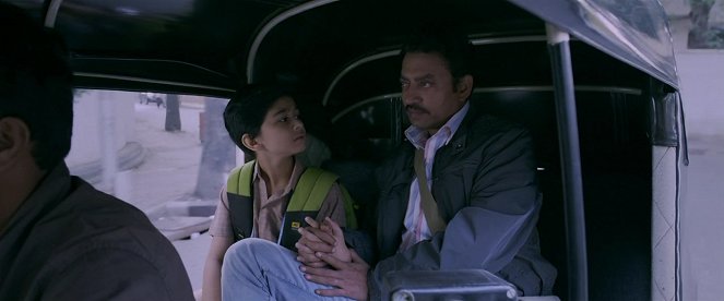 Madaari - De la película - Kedar Bagaria, Irrfan Khan