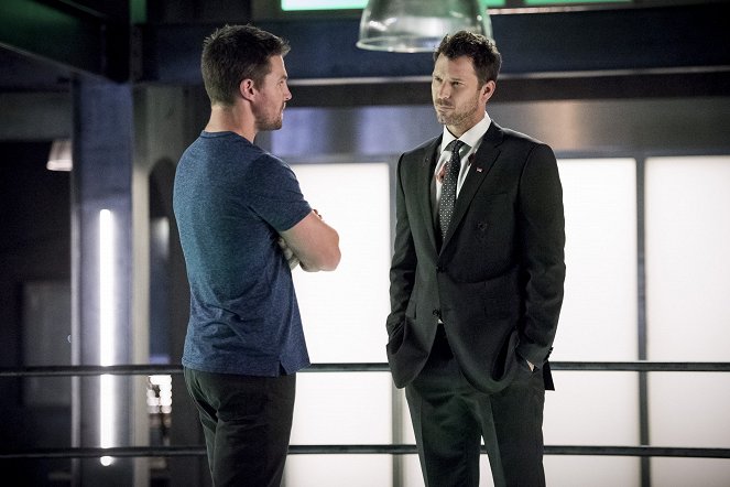 Arrow - Human Target - Photos - Stephen Amell, Wil Traval