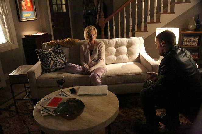 How to Get Away with Murder - Season 3 - Call It Mother's Intuition - Photos - Liza Weil