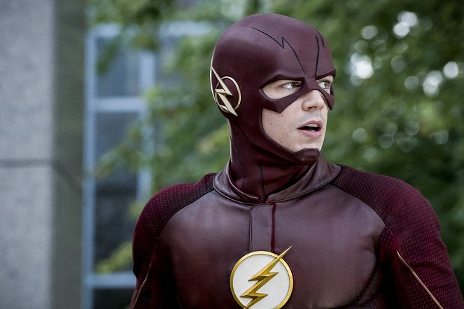 The Flash - Season 3 - Monster - Photos - Grant Gustin