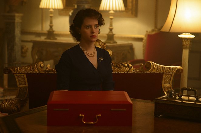 The Crown - Act of God - Photos - Claire Foy