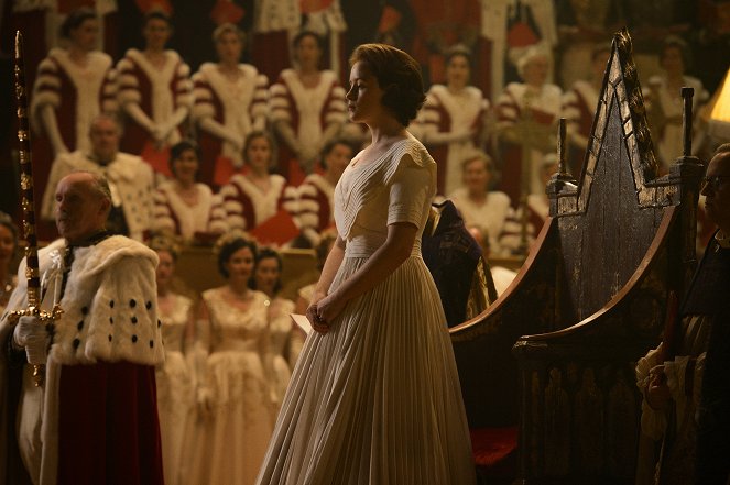The Crown - Smoke and Mirrors - Photos - Claire Foy