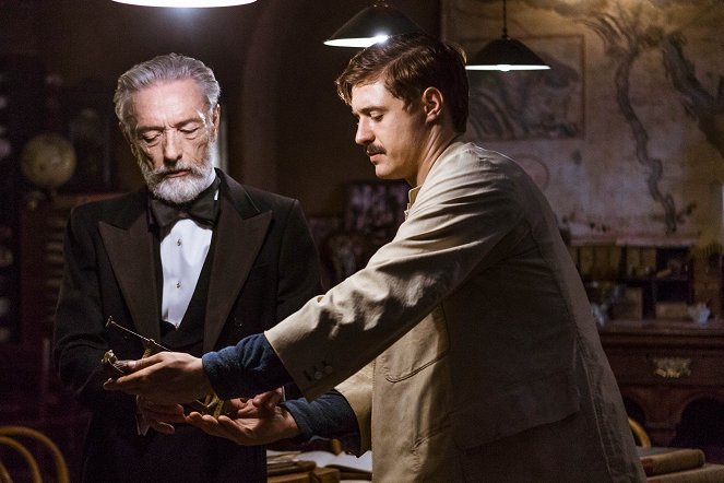 Tutankhamun - Episode 1 - Photos - Anthony Higgins, Max Irons