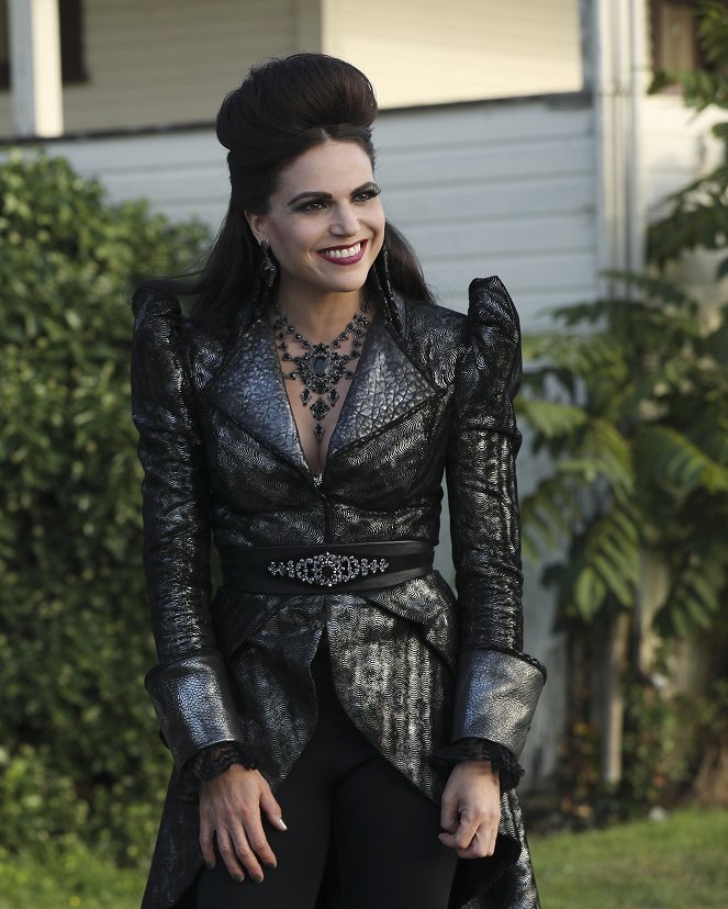 Once Upon a Time - Dark Waters - Photos - Lana Parrilla