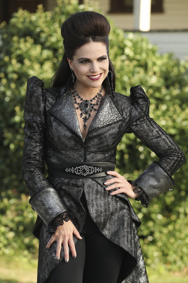 Once Upon a Time - Dark Waters - Photos - Lana Parrilla