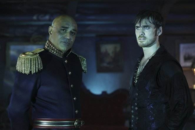 Bylo, nebylo - Temné vody - Z filmu - Faran Tahir, Colin O'Donoghue