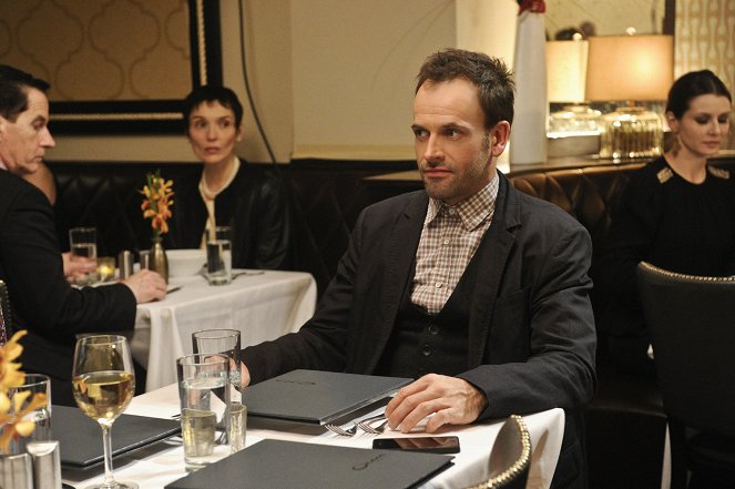 Elementary - Season 1 - The Leviathan - Photos - Jonny Lee Miller