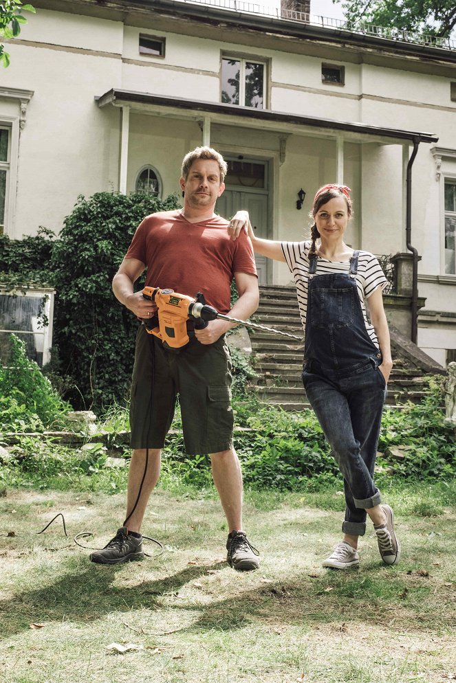 Schlimmer geht immer - Werbefoto - Sebastian Bezzel, Nadja Becker