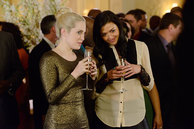 Rookie Blue - For Better, for Worse - Photos - Charlotte Sullivan, Aliyah O'Brien