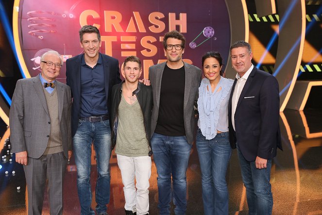 Crash Test Promis - Z filmu - Steffen Hallaschka, Joey Heindle, Daniel Hartwich, Nina Moghaddam, Joachim Llambi