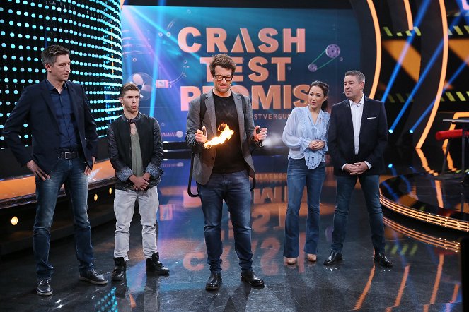 Crash Test Promis - De la película - Steffen Hallaschka, Joey Heindle, Daniel Hartwich, Nina Moghaddam, Joachim Llambi