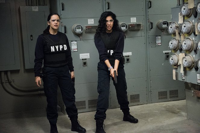 Brooklyn Nine-Nine - Combate a terroristas - Do filme - Melissa Fumero, Stephanie Beatriz