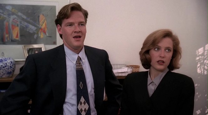 The X-Files - Squeeze - Van film - Donal Logue, Gillian Anderson