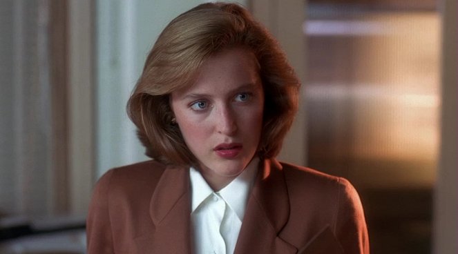 The X-Files - Squeeze - Photos - Gillian Anderson