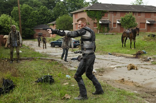 The Walking Dead - Season 7 - The Well - Photos - Daniel Newman
