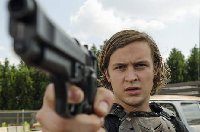 The Walking Dead - Season 7 - The Well - Photos - Logan Miller