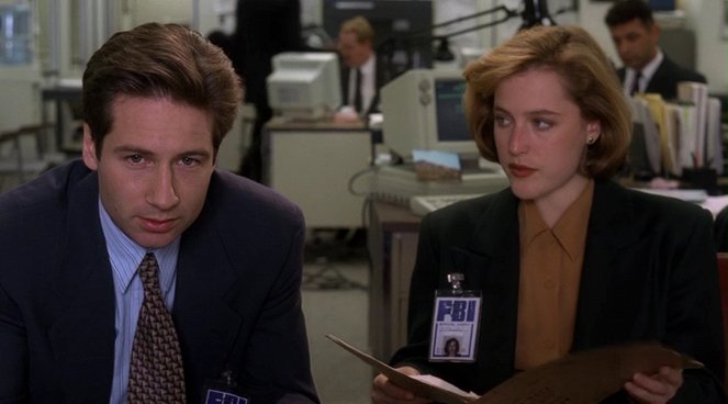 X-akták - Árnyak - Filmfotók - David Duchovny, Gillian Anderson