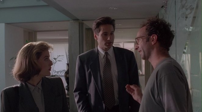 The X-Files - Season 1 - Ghost in the Machine - Photos - Gillian Anderson, David Duchovny, Rob LaBelle