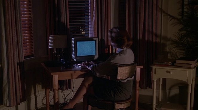 The X-Files - Season 1 - Un fantôme dans l'ordinateur - Film