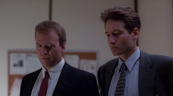 The X-Files - Ghost in the Machine - Van film - Wayne Duvall, David Duchovny