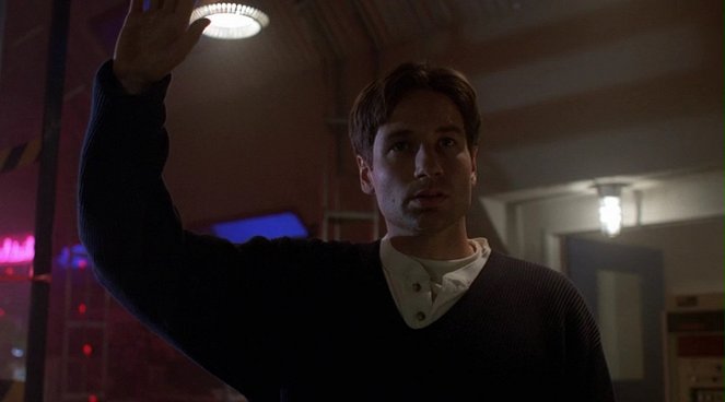 The X-Files - Season 1 - Ice - Photos - David Duchovny