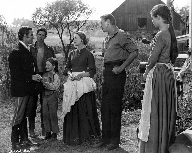 Friendly Persuasion - Photos - Peter Mark Richman, Anthony Perkins, Richard Eyer, Dorothy McGuire, Gary Cooper