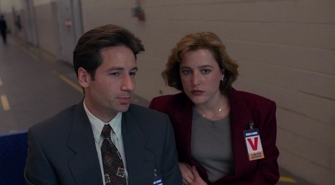 The X-Files - Space - Van film - David Duchovny, Gillian Anderson