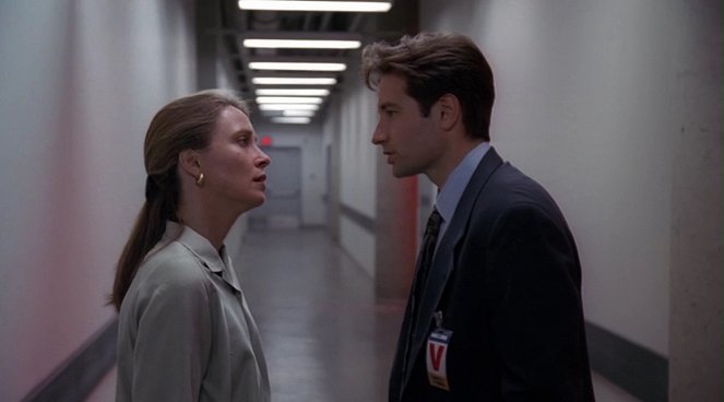 The X-Files - Space - Van film - Susanna Thompson, David Duchovny