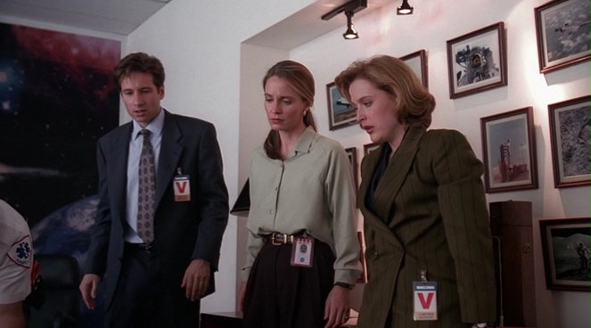 The X-Files - Space - Van film - David Duchovny, Susanna Thompson, Gillian Anderson