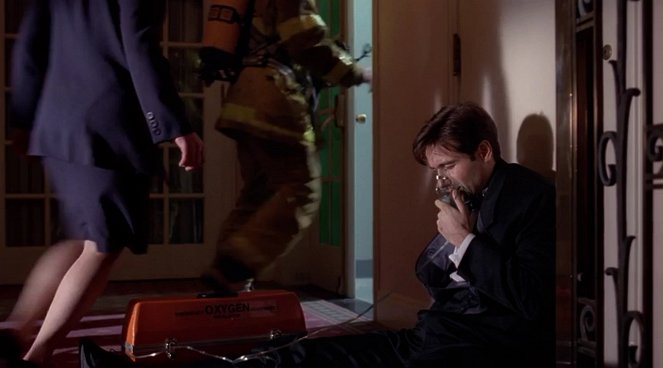 The X-Files - Fire - Photos - David Duchovny