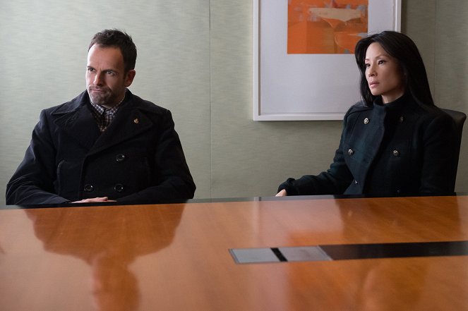 Elementary - Season 2 - Internal Audit - Photos - Jonny Lee Miller, Lucy Liu