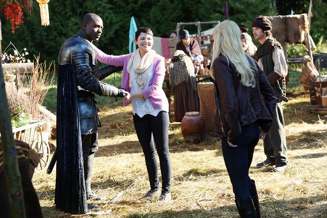 Once Upon a Time - Season 2 - Lady of the Lake - Photos - Sinqua Walls, Ginnifer Goodwin