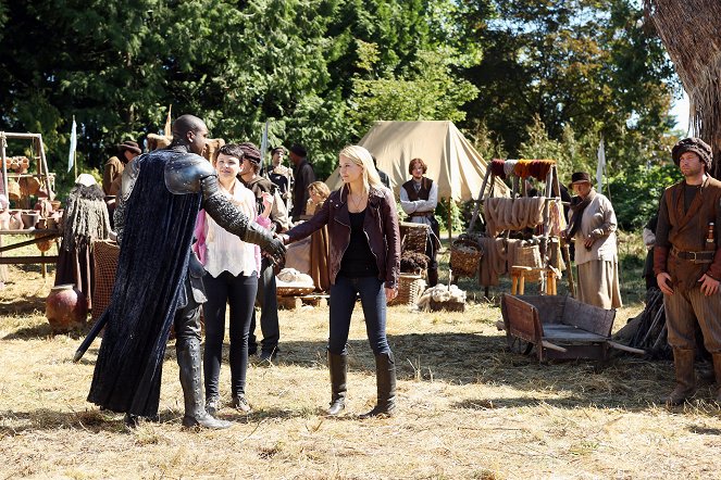 Once Upon a Time - Season 2 - Lady of the Lake - Photos - Sinqua Walls, Ginnifer Goodwin, Jennifer Morrison