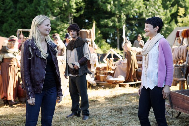 Once Upon A Time - Es war einmal... - Lady of the Lake - Filmfotos - Jennifer Morrison, Ginnifer Goodwin