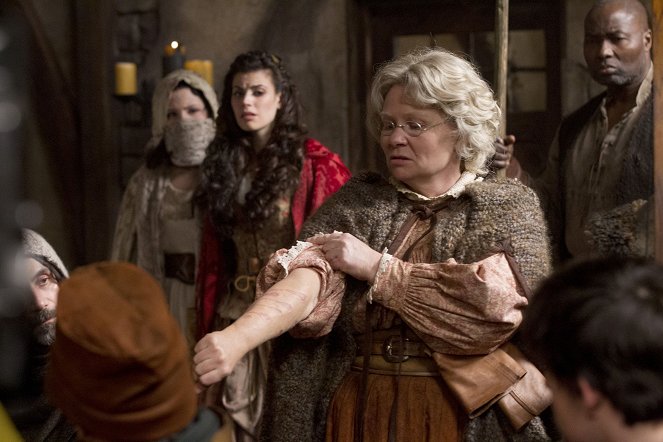 Once Upon a Time - Season 1 - Red-Handed - Photos - Meghan Ory, Beverley Elliott