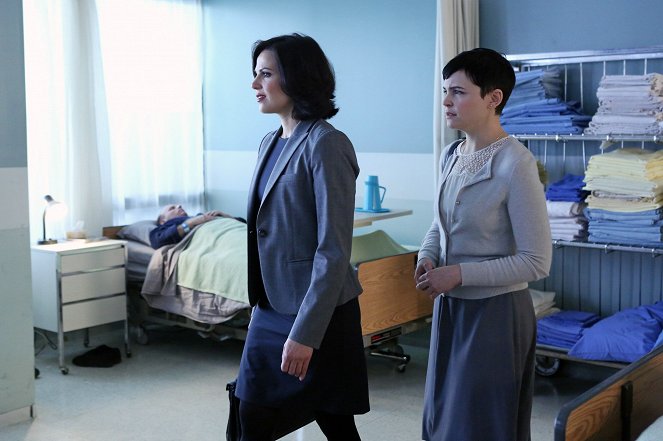 Once Upon a Time - Season 2 - Welcome to Storybrooke - Photos - Lana Parrilla, Ginnifer Goodwin