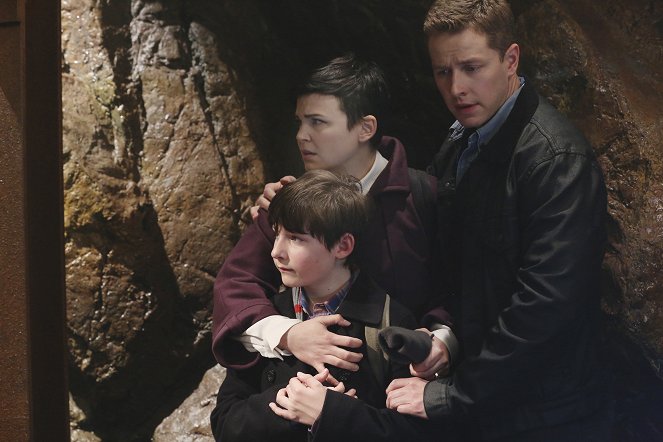 Once Upon a Time - And Straight on 'til Morning - Photos - Jared Gilmore, Ginnifer Goodwin, Josh Dallas