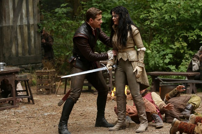 Once Upon a Time - Lost Girl - Photos - Josh Dallas, Ginnifer Goodwin