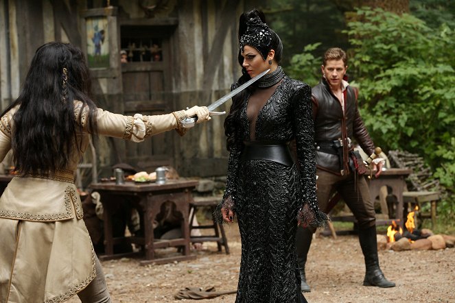 Once Upon a Time - Lost Girl - Photos - Lana Parrilla, Josh Dallas