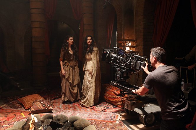 Once Upon a Time - Season 2 - Making of - Meghan Ory, Ginnifer Goodwin