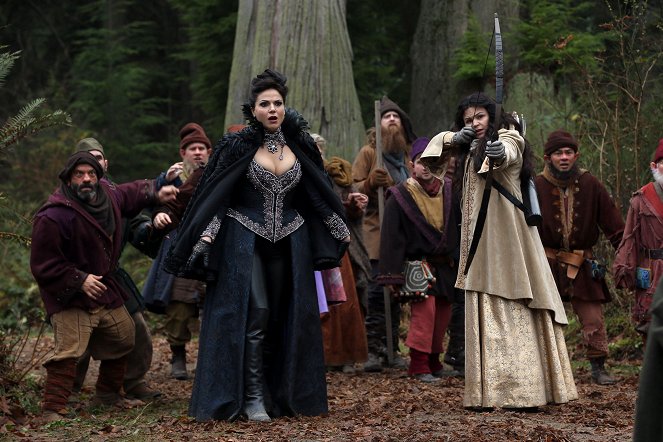 Once Upon a Time - Witch Hunt - Photos - Lee Arenberg, Lana Parrilla, Ginnifer Goodwin