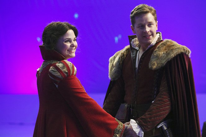 Once Upon a Time - Season 3 - A Curious Thing - Making of - Ginnifer Goodwin, Josh Dallas