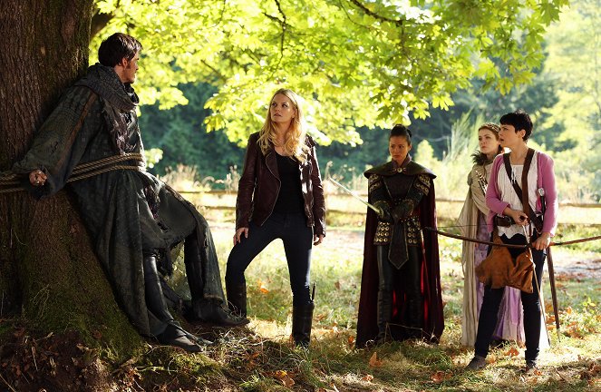 Once Upon a Time - The Doctor - Photos - Jennifer Morrison, Jamie Chung, Sarah Bolger, Ginnifer Goodwin